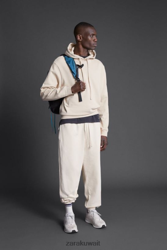 Zara سترة بغطاء رأس بطباعة هاتانان رجال بيج فاتح ملابس 6L6LL81077