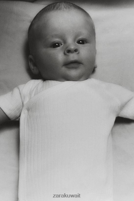 Zara حزمة من ثلاث بدلات داخلية بأكمام قصيرة أطفال أبيض ملابس 6L6LL81575