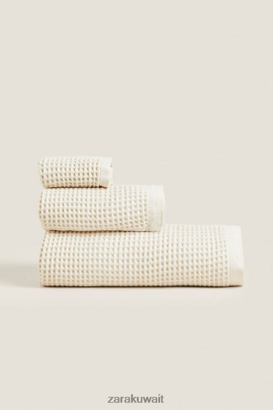 Zara منشفة قطنية ذات ملمس وافل للجنسين البيج الفاتح مُكَمِّلات 6L6LL81721