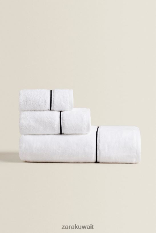 Zara منشفة مع زخرفة مطرزة للجنسين أسود مُكَمِّلات 6L6LL81728