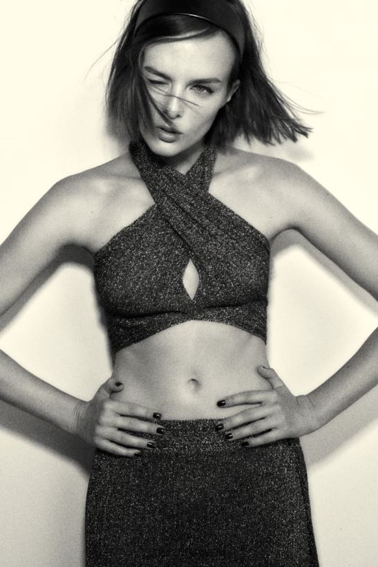 Zara جزء علوي متماسك بخيط معدني نحيف أسود ملابس 6L6LL8262