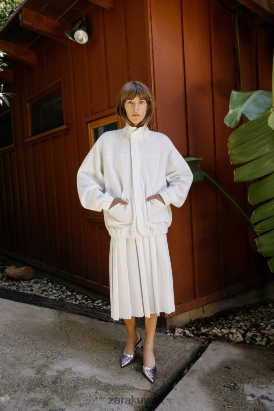 Zara مهاجم مبطن كبير الحجم نحيف بيج فاتح ملابس 6L6LL854