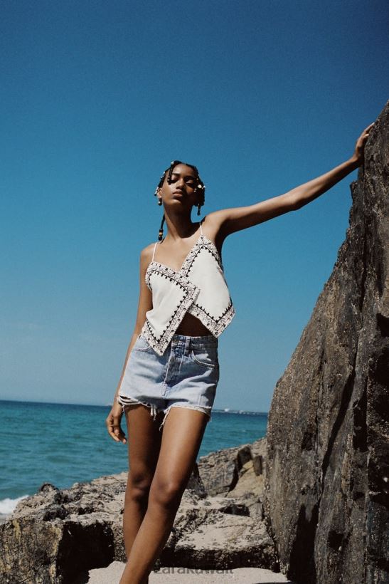 Zara تي آر إف شورت جينز عالي الارتفاع نحيف أزرق فاتح ملابس 6L6LL8541