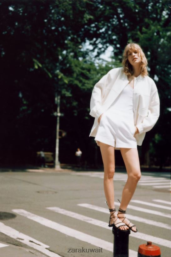 Zara شورت عالي الخصر نحيف أبيض ملابس 6L6LL8603