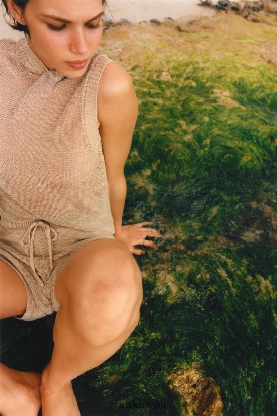 Zara شورت متماسك بخيط معدني نحيف ذهبي ملابس 6L6LL8618