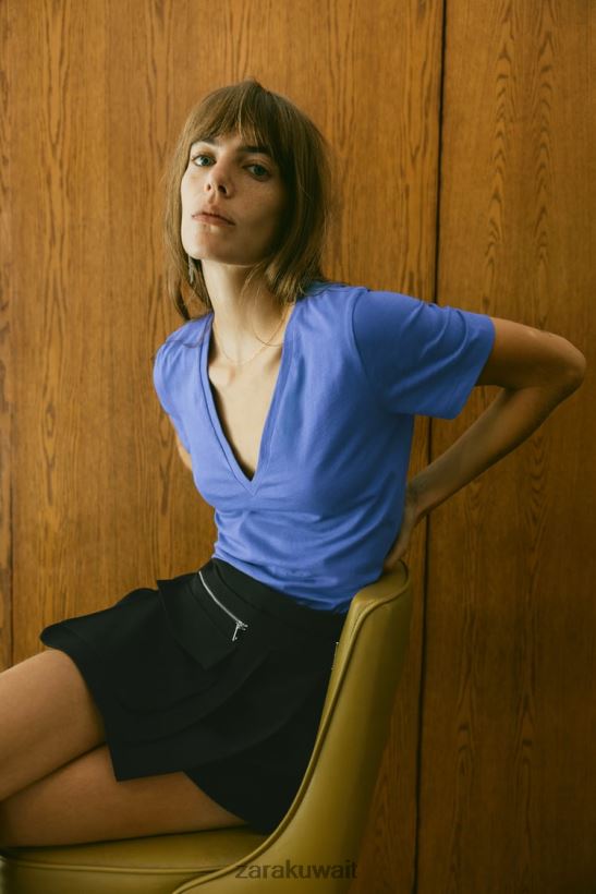 Zara تي شيرت قطني أساسي برقبة على شكل حرف V نحيف مزرق ملابس 6L6LL8466