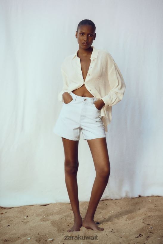 Zara شورت جينز Z1975 عالي الخصر مناسب للأم نحيف أزرق فاتح ملابس 6L6LL8538